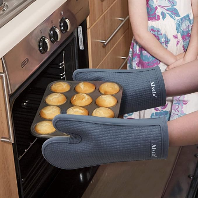 Alselo Oven Mitts Heat Resistant Silicone Kitchen Gloves for 550 Degrees with Waterproof and Non-Silp, Set of 2 Oven Gloves for Baking Cooking Barbecue Microwave Machine Washable (Grey, 2)