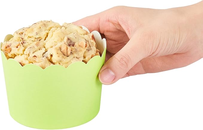 Restaurantware Baking Cups 200 Pack of 10 oz Paper Cupcake Liners Greaseproof Scalloped Oven-Safe Elegant Dessert Muffin Cups Disposable for Parties