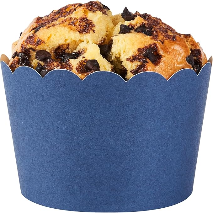 Restaurantware Baking Cups 200 Pack of 10 oz Paper Cupcake Liners Greaseproof Scalloped Oven-Safe Elegant Dessert Muffin Cups Disposable for Parties